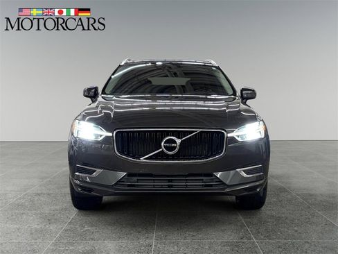 Used 2019 Volvo XC60 T8 Momentum w/ Premium Package image 8