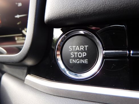 New 2025 Mitsubishi Outlander SE image 22