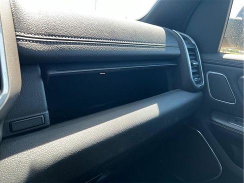 Used 2019 RAM 1500 Laramie AWD/4WD image 39