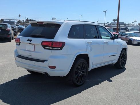 Used 2018 Jeep Grand Cherokee Altitude image 5