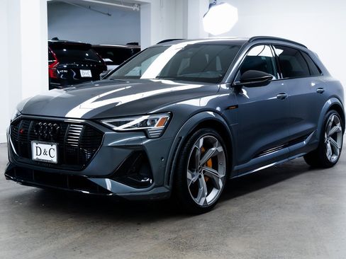 Used 2022 Audi e-tron S Prestige w/ Prestige Package image 3