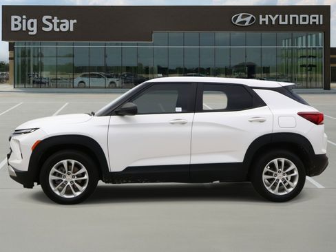 Used 2024 Chevrolet TrailBlazer LS image 2