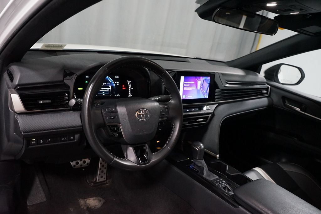 Used 2025 Toyota Camry SE FWD image 7