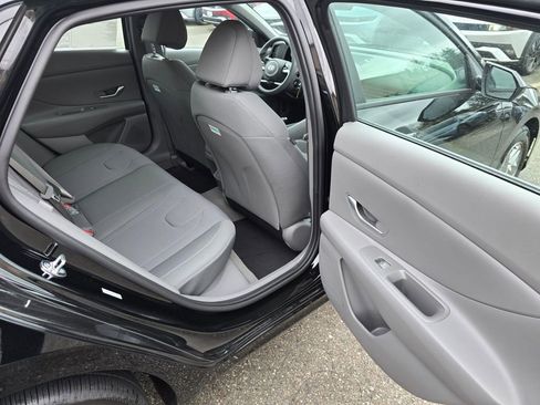 New 2026 Hyundai Elantra SE image 13