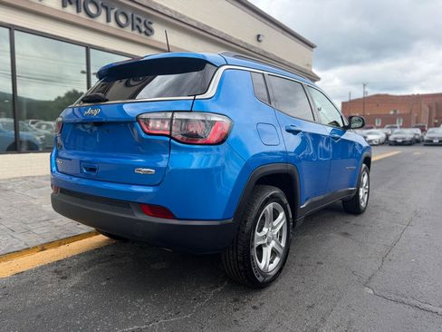 Used 2024 Jeep Compass Latitude AWD/4WD image 3