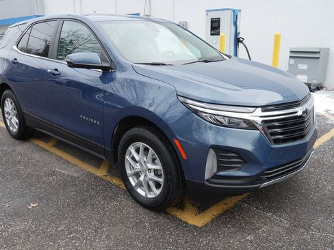 Used 2024 Chevrolet Equinox LT image 2