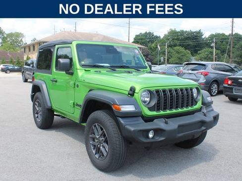 Used 2025 Jeep Wrangler Sport AWD/4WD image 2