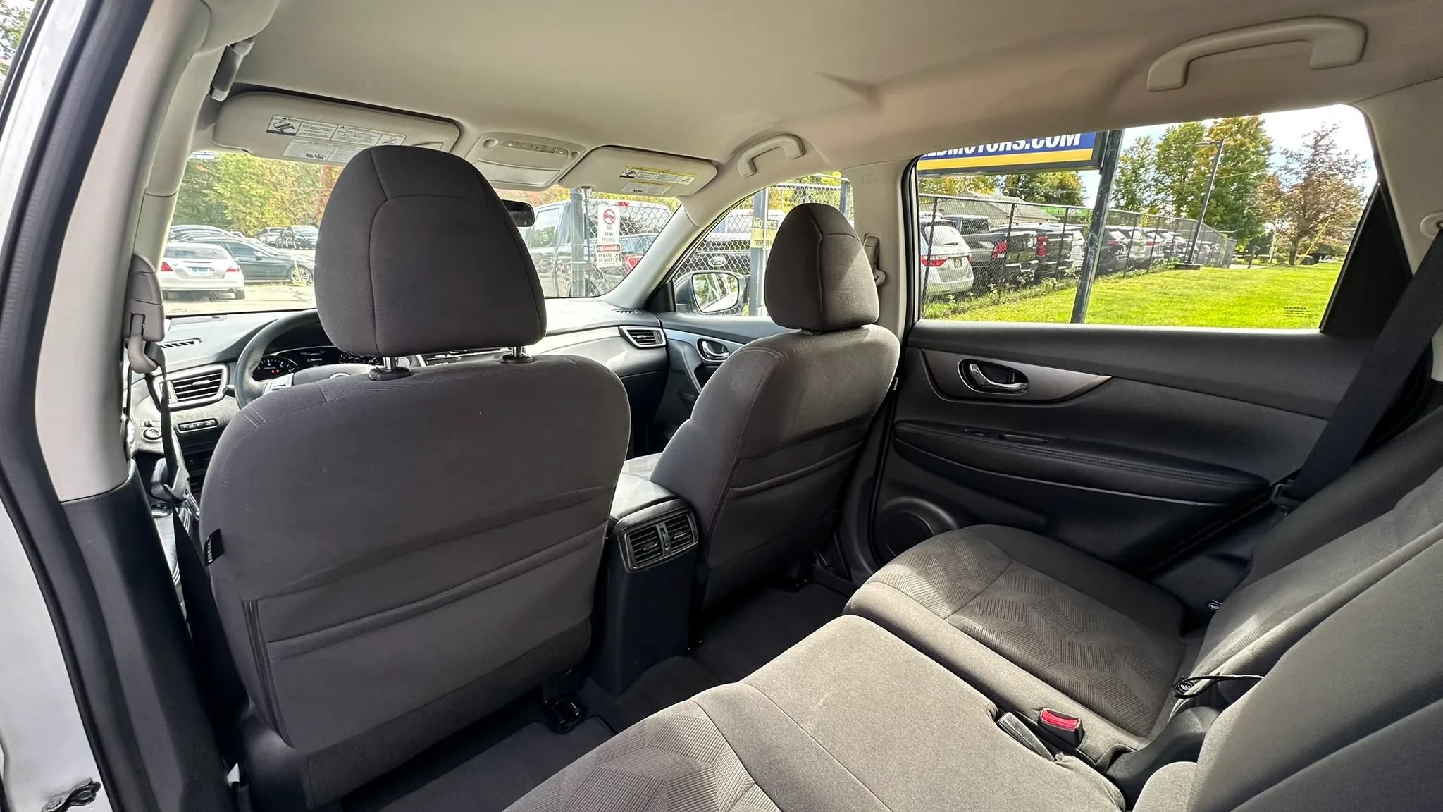 Used 2016 Nissan Rogue SV AWD/4WD image 28