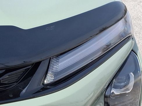 Used 2025 Chevrolet Trax ACTIV w/ Driver Confidence Package image 12