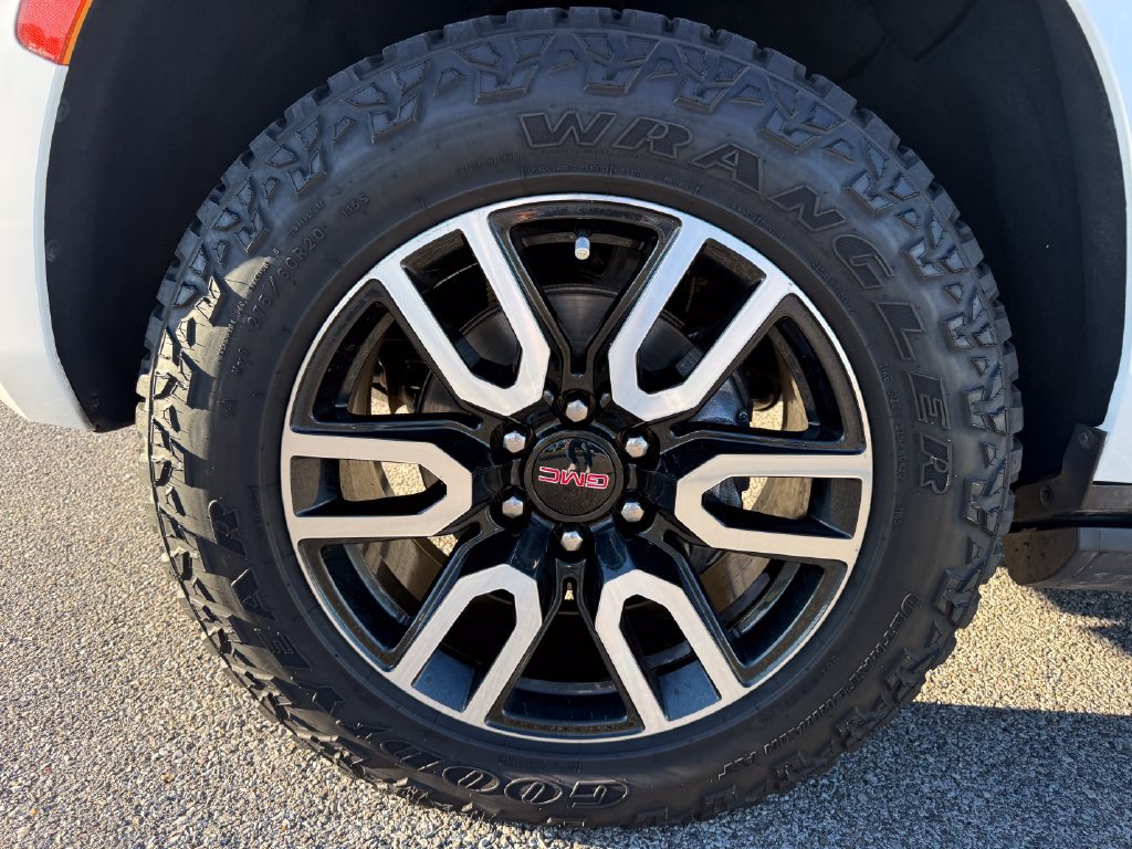 Used 2023 GMC Yukon XL AT4 w/ AT4 Premium Plus Package AWD/4WD image 23