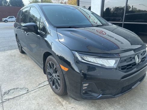 Used 2025 Honda Odyssey Sport-L image 2