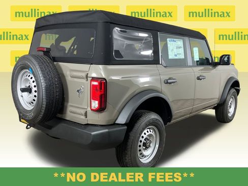 New 2025 Ford Bronco Base image 4