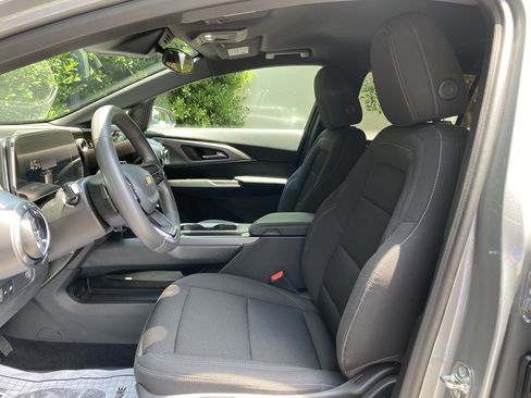 Used 2025 Chevrolet Equinox EV LT FWD image 16