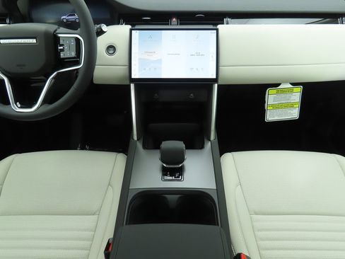 Used 2025 Land Rover Discovery Sport S image 13