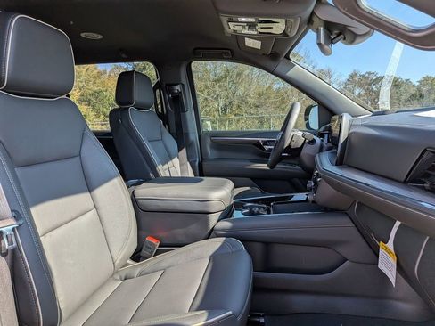 New 2026 Chevrolet Suburban Premier RWD image 31