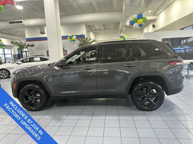 Used 2023 Jeep Grand Cherokee Limited w/ Luxury Tech Group II AWD/4WD image 39