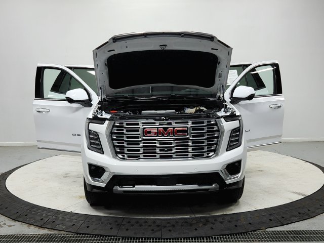 Used 2025 GMC Yukon Denali RWD image 11