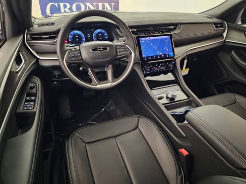 New 2025 Jeep Grand Cherokee Limited w/ Luxury Tech Group II image 15