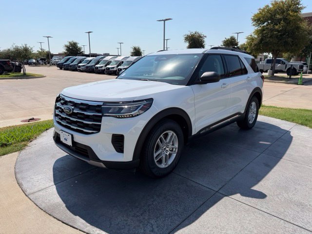 Certified 2025 Ford Explorer Active RWD image 3