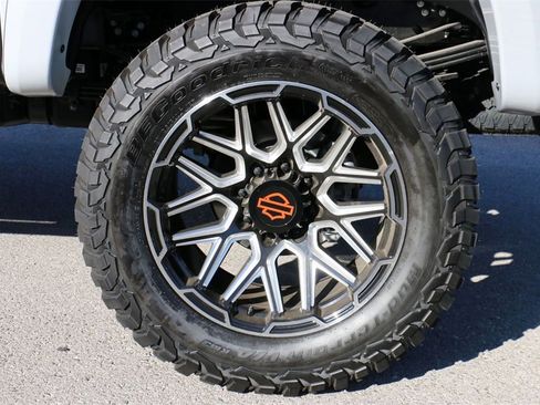 New 2026 Ford F250 Lariat w/ Black Appearance Package image 8