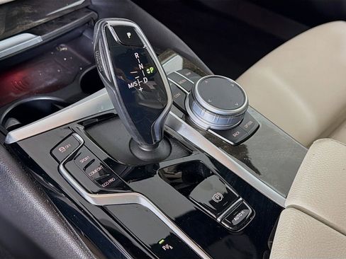 Used 2022 BMW 530i xDrive w/ Convenience Package image 20