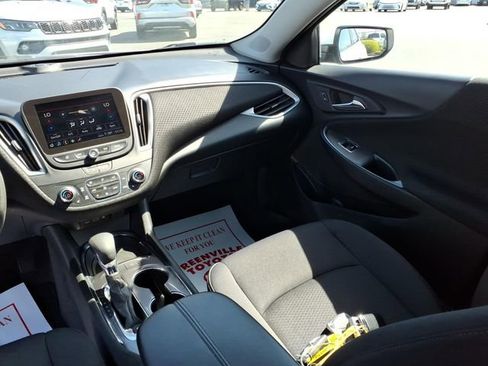 Used 2025 Chevrolet Malibu LT image 11