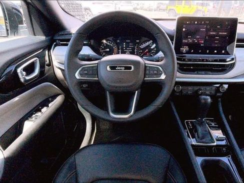 Used 2025 Jeep Compass Limited AWD/4WD image 5