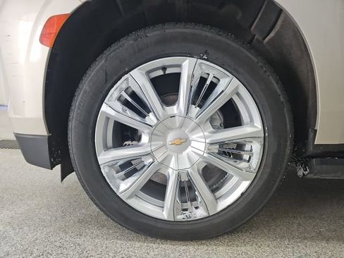 Used 2023 Chevrolet Suburban High Country image 10