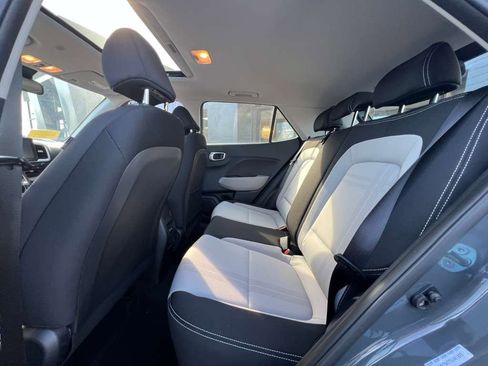 Used 2025 Hyundai Venue SEL image 19