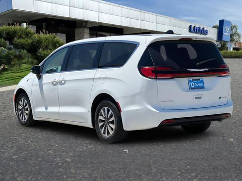 Used 2024 Chrysler Pacifica Limited FWD image 7