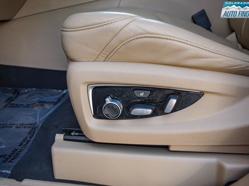 Used 2019 Cadillac Escalade Platinum AWD/4WD image 12