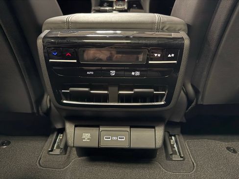 Used 2024 Acura MDX SH-AWD w/ Technology Package image 12