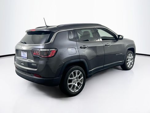 Used 2022 Jeep Compass Latitude AWD/4WD image 5