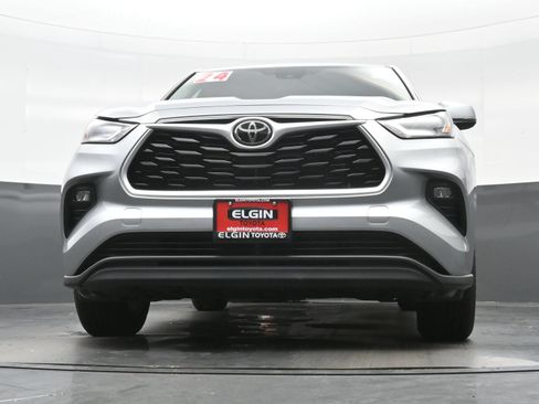 Used 2024 Toyota Highlander LE AWD/4WD image 28