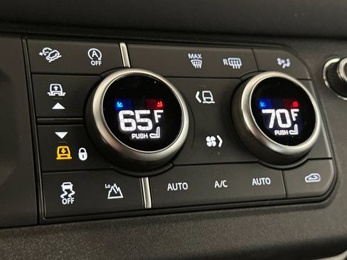 Used 2022 Land Rover Defender 110 S image 23