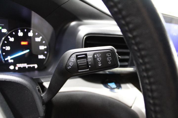 Used 2023 Ford Explorer XLT w/ Equipment Group 202A AWD/4WD image 43