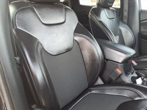 Used 2020 Jeep Cherokee Latitude Plus image 12