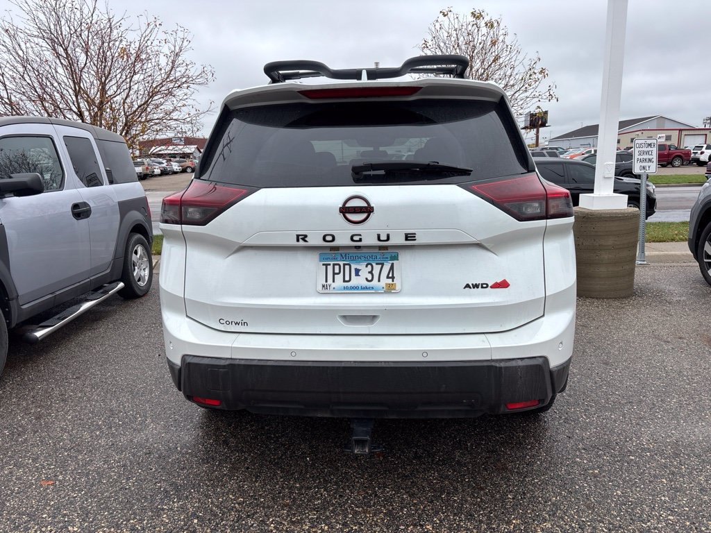 Used 2025 Nissan Rogue SV AWD/4WD image 7