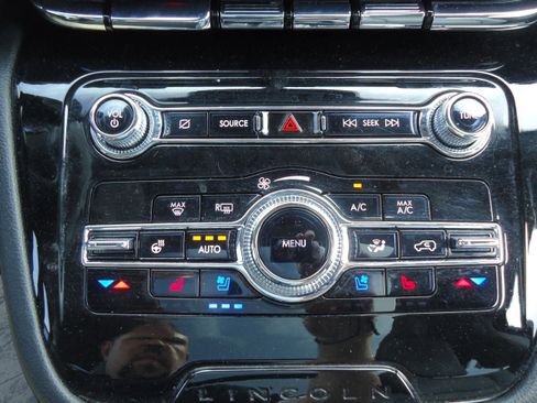 Used 2022 Lincoln Corsair AWD w/ Premium Package image 19