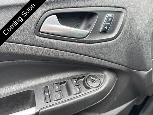 Used 2016 Ford Escape SE w/ Equipment Group 201A FWD image 8
