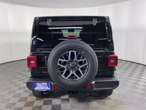 New 2026 Jeep Wrangler Unlimited Sahara AWD/4WD image 8