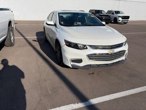 Used 2017 Chevrolet Malibu LT w/ Leather Package FWD image 3