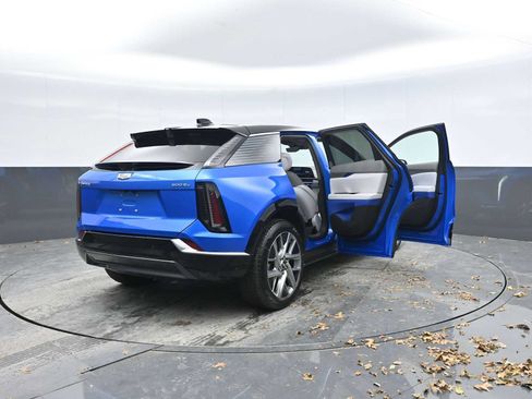 New 2026 Cadillac Optiq Luxury 1 image 47