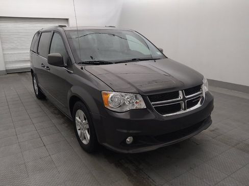 Used 2019 Dodge Grand Caravan SXT FWD image 13