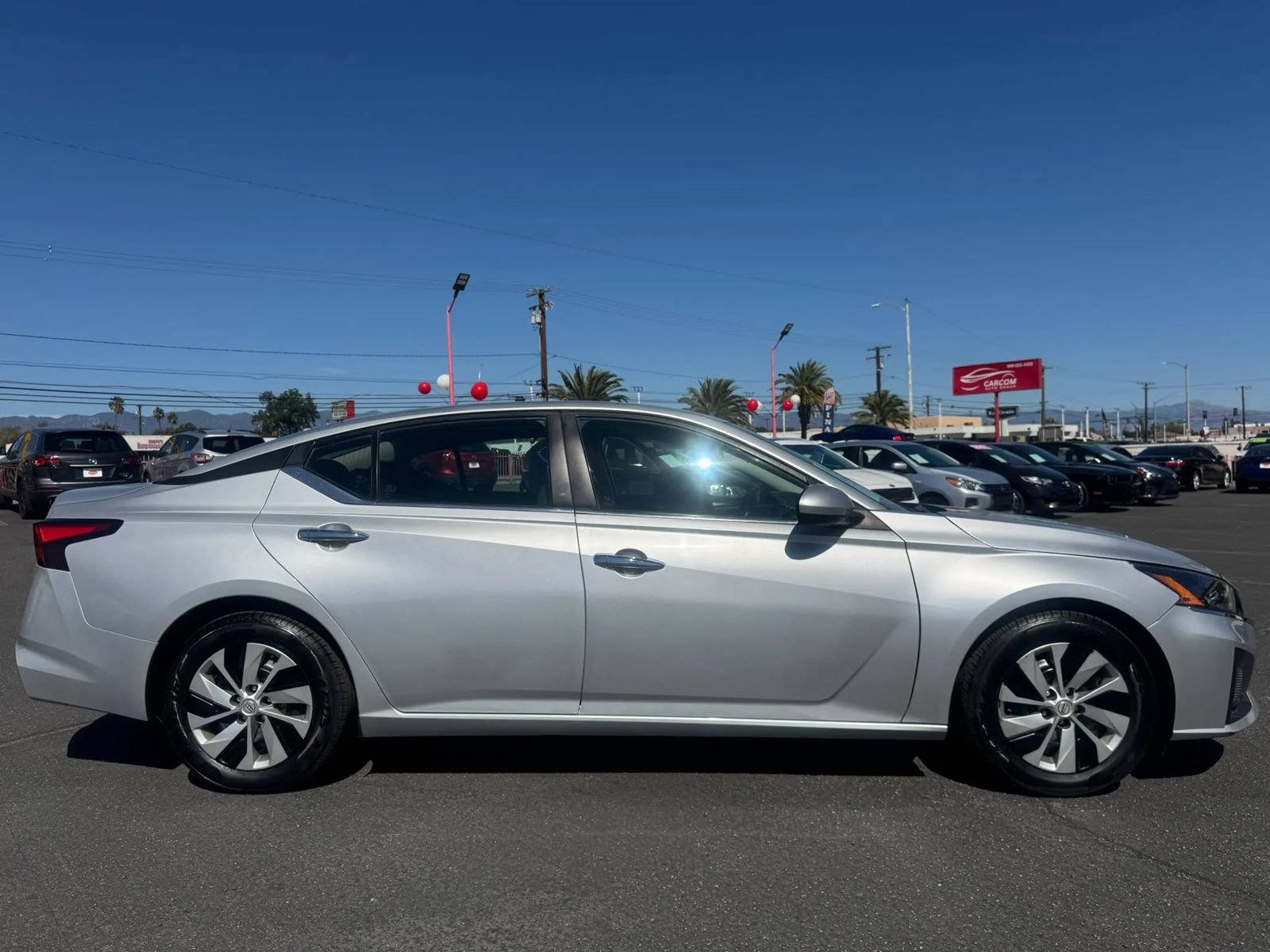 Used 2024 Nissan Altima 2.5 S FWD image 11
