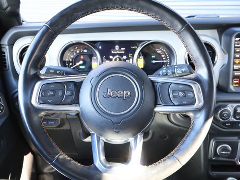 Used 2021 Jeep Wrangler Unlimited Sahara image 12