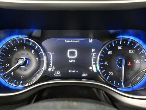 Certified 2023 Chrysler Pacifica Touring-L FWD image 32