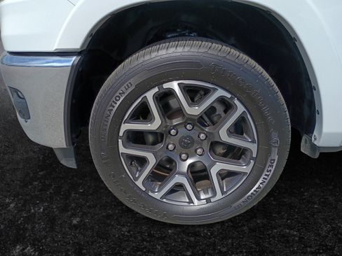 Used 2025 RAM 1500 Laramie AWD/4WD image 15