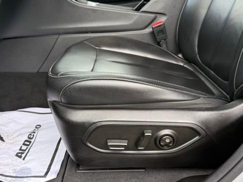 Used 2023 Jeep Grand Cherokee Limited image 19