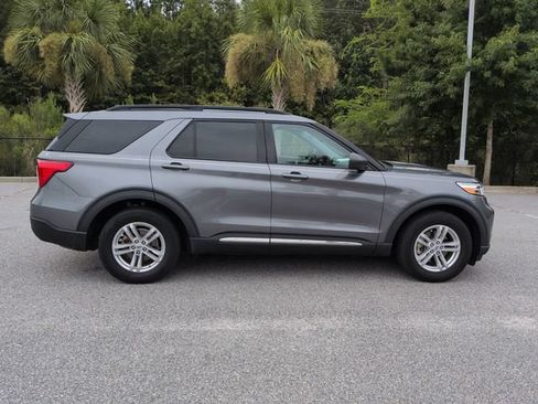 Used 2023 Ford Explorer XLT w/ Equipment Group 202A RWD image 3